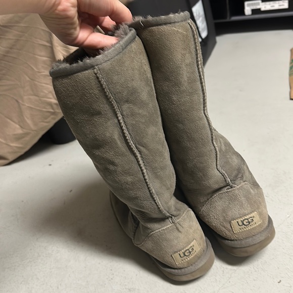 Grey tall Uggs - Picture 1 of 7